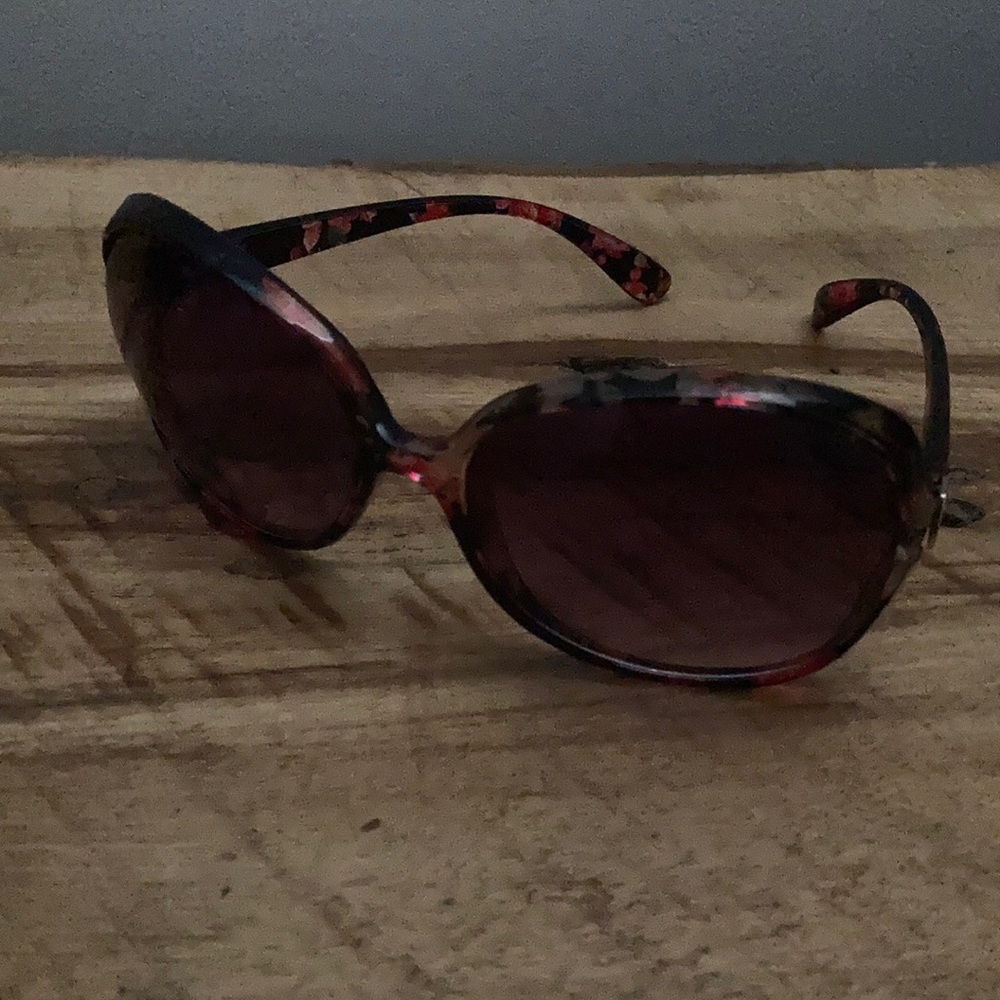 Floral Sunglasses! 🌺☀️🕶
